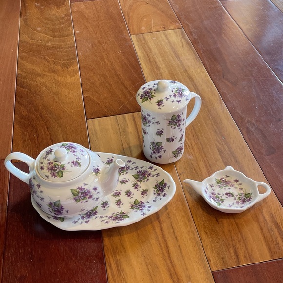 St George Tea Set - Picture 2 of 5